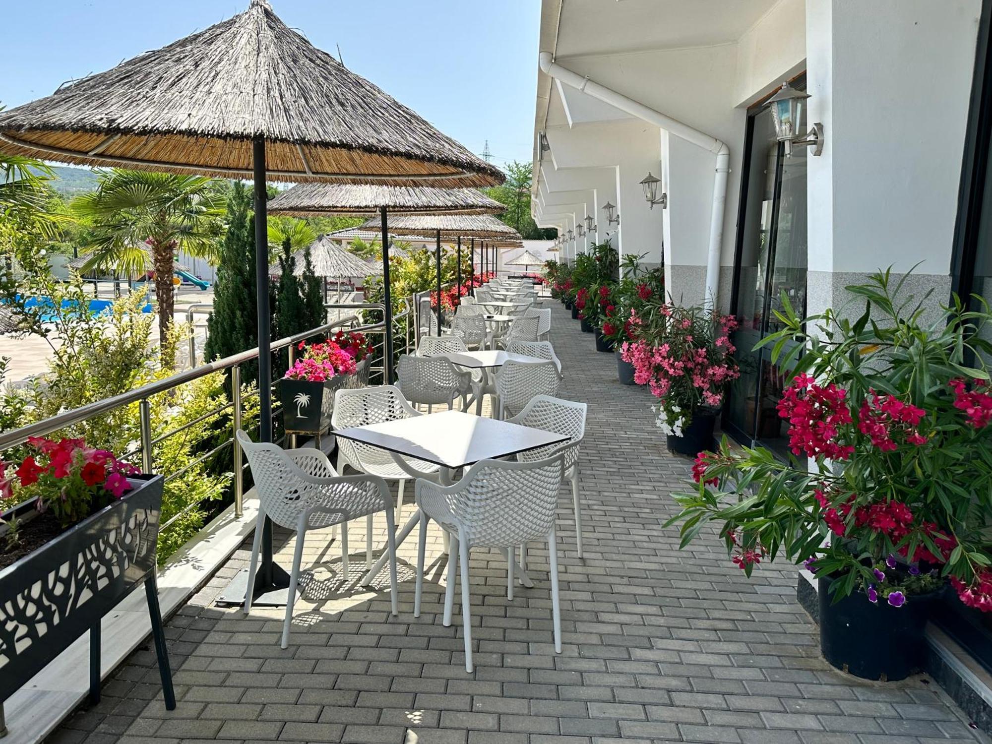 Hotel Aqua Kŭrdzhali Exterior photo